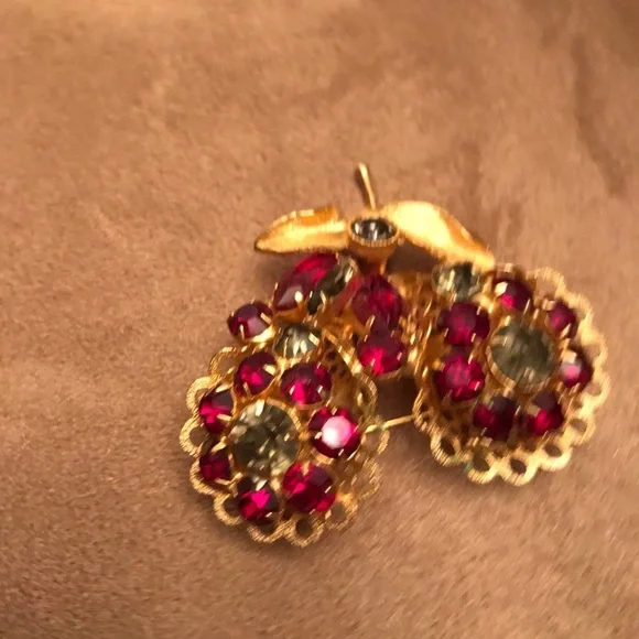Vintage brooch red and green rhinestones - Picture 2 of 8